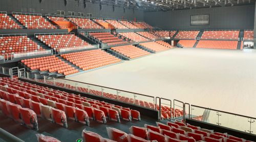 場(chǎng)館座椅的“骨骼”之謎：吹塑 vs 注塑，為何征途座椅選擇氣輔注塑？?